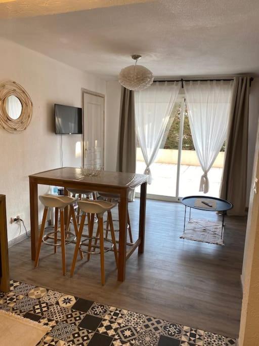 شقة Appt 2 Pieces Port Frejus - Mega Terrasse + Garage المظهر الخارجي الصورة