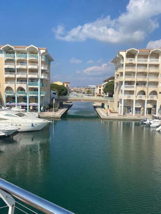 شقة Appt 2 Pieces Port Frejus - Mega Terrasse + Garage المظهر الخارجي الصورة